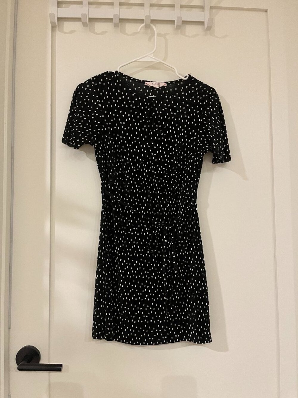 Petites Black White Plisse Dot Tie-Waist Mini Dress US 4